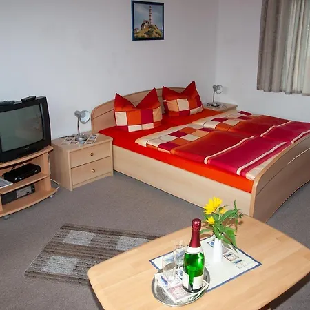 Doppelzimmer-mit-gemeinschaftsbad-auf-ruegen-fuer-stoertebekerfans-h3zi3 * Rappin